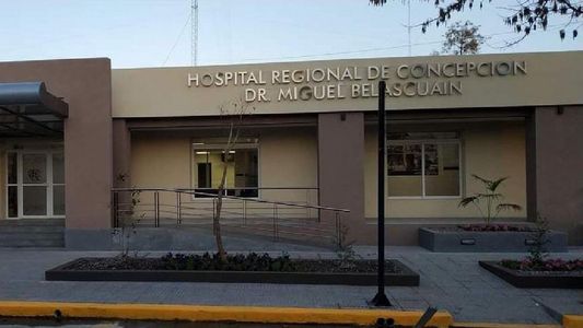 Separaron a cuatro empleados del hospital donde le dieron a una pareja a un bebé equivocado