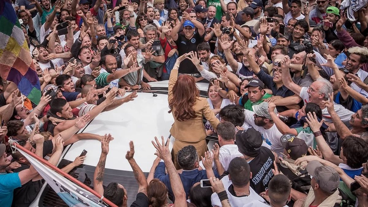 La militancia planifica el operativo para acompañar a Cristina hacia Comodoro Py el día de su presentación ante la Justicia. (Foto: redes sociales).