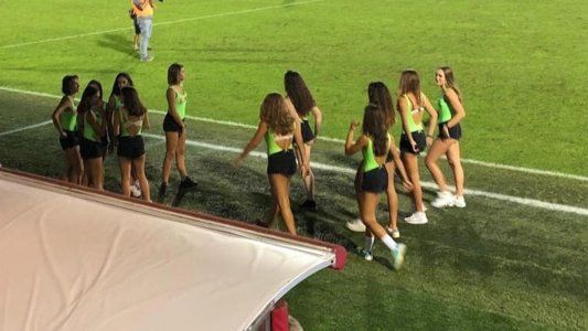 Escándalo machista en Italia: un club utilizó a mujeres de 16 años en mini short para visibilizar el deporte femenino