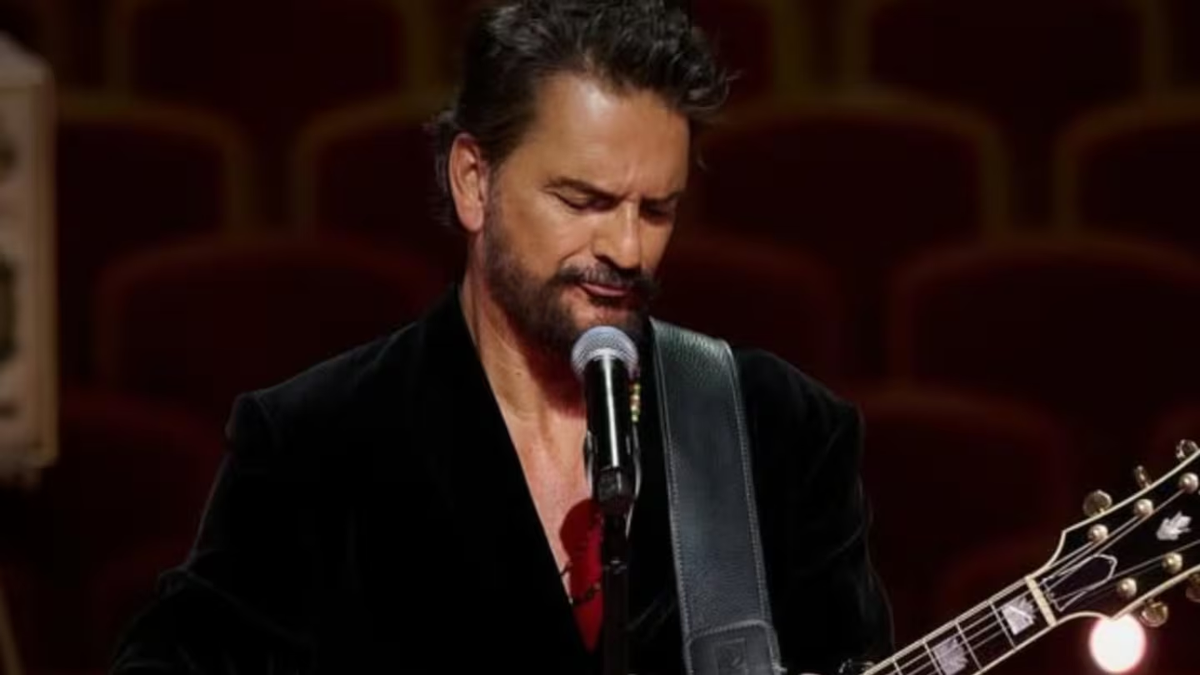 Ricardo Arjona presentó su nuevo videoclip 70% tras el lanzamiento de su disco Seco