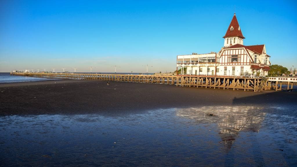 Por las sequía en el Río de La Plata se cortaron los suministros de agua en La Plata