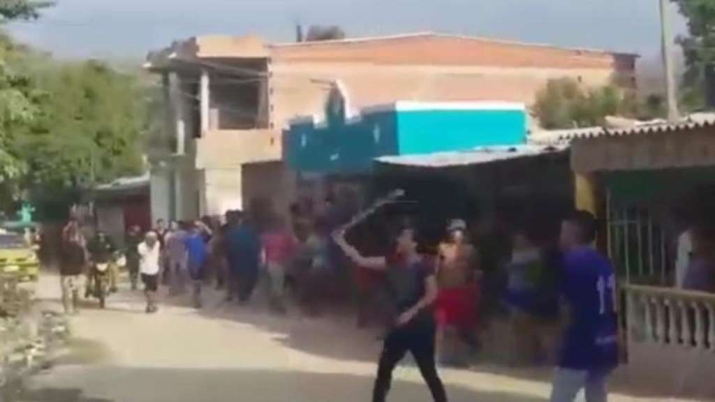 Apedrearon la casa de una vecina porque cambió la contraseña del Wi-Fi