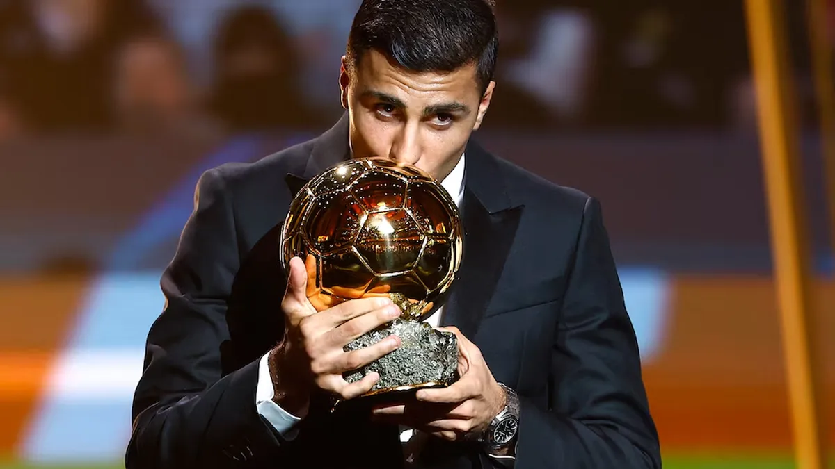 Rodri Hernández se consagró como el mejor futbolista del mundo al recibir el Balón de Oro