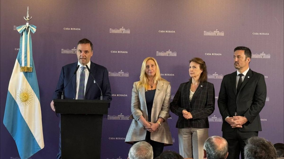 Luis Petri, Diana Mondino, Karina Milei y Manuel Adorni en el evento. (Foto: Ministerio de Defensa)
