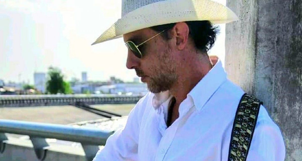 Juan Ponce de León se vacunó contra el coronavirus a los 45 años y generó polémica en las redes