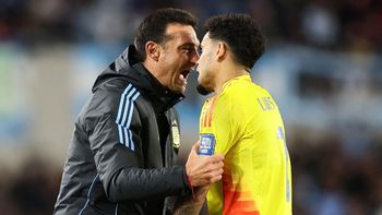 la sorpresiva reaccion de lionel scaloni con luis diaz tras el gol de la seleccion argentina ante colombia