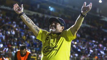 Si se va Mohamed, Diego Maradona es el principal candidato a dirigir a Huracán