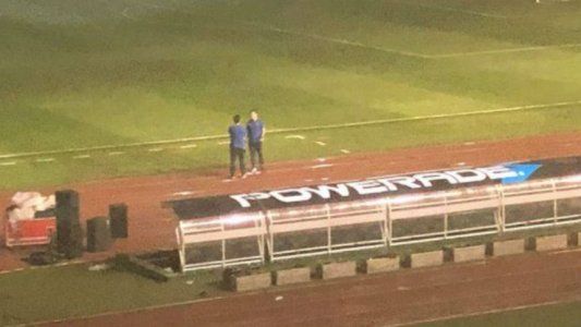 Los Mellizos se quedaron charlando en el banco después del partido y sembraron dudas sobre su futuro