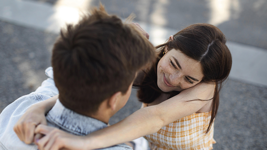 ¿Qué significa el sueño que tenés una aventura con un desconocido en un lugar inesperado?: Enterate de todo