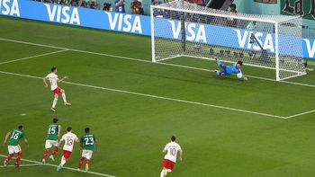 Memo Ochoa se vistió de héroe contra el goleador del Barcelona. Memo Ochoa se vistió de héroe contra el goleador del Barcelona.