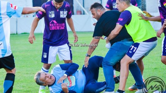 Brutal golpiza a Luis Ventura en un partido del ascenso