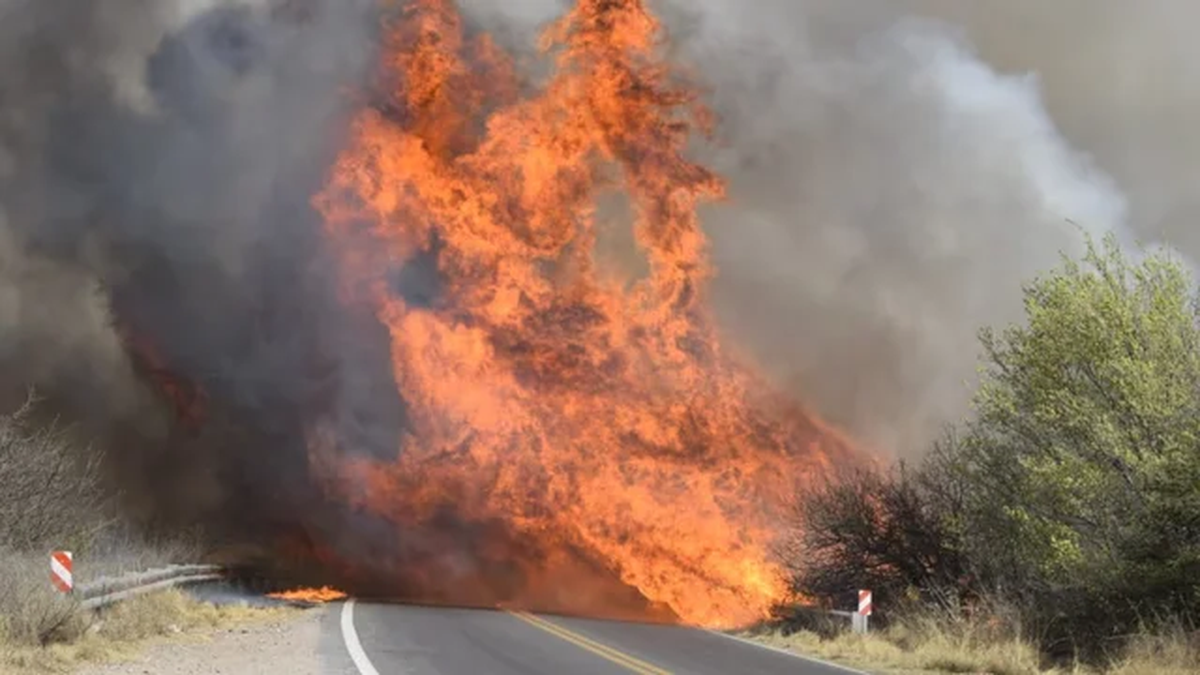 Los incendios no cesan en Córdoba. (Foto: NA)
