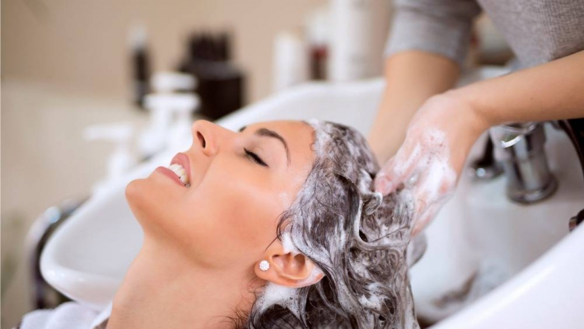 &iquest;Cu&aacute;ntas veces es necesario lavarse el pelo? Un dermat&oacute;logo responde