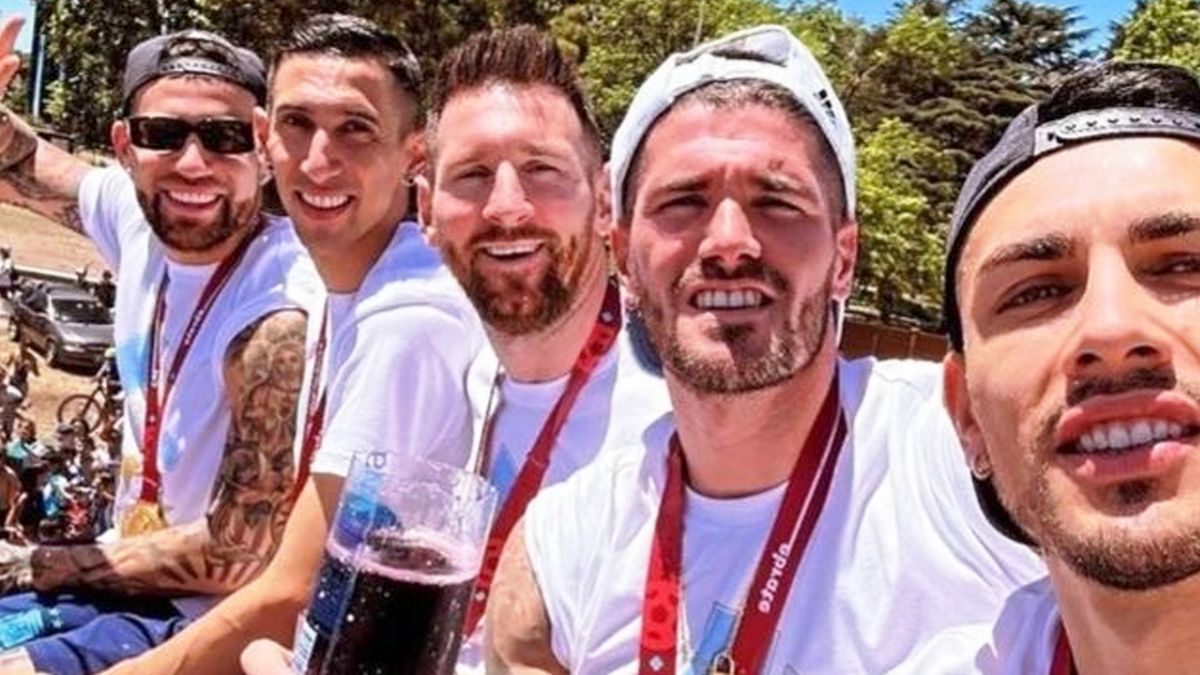 El fernet viajero de Lionel Messi durante la caravana de la