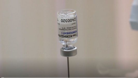 En medio de la polémica por la cantidad de dosis, Rusia dice que ya aplicó la Sputnik-V a 1,5 millones de habitantes