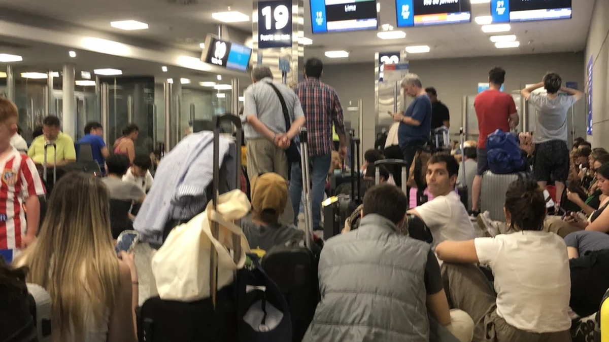 Temporal en Buenos Aires: suspendieron vuelos y quedóparalizado Aeroparque a horas de la Nochebuena.&nbsp;