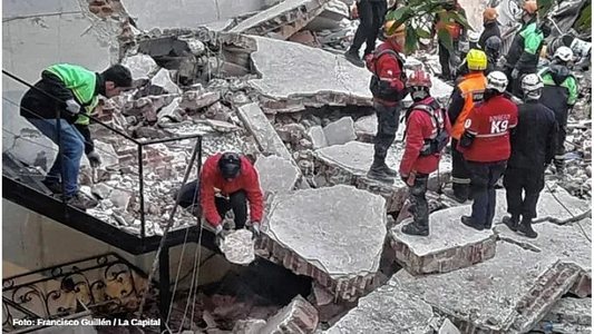 Derrumbe en Rosario: encontraron sin vida al hombre que había quedado atrapado en la vivienda