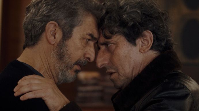 Netflix: Ricardo Darín y Diego Peretti arrasan con el estreno de una nueva película argentina