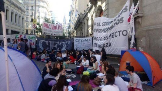Con un fuerte rechazo de gremios y estudiantes, hoy se aprobará la creación de la universidad para los docentes porteños