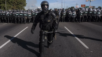 En medio de la polémica, una senadora ofreció su baño para que los policías hagan sus necesidades