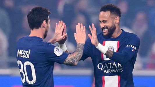 Show de Lionel Messi en Lyon-PSG: golazo armado con Neymar y tiro libre al ángulo