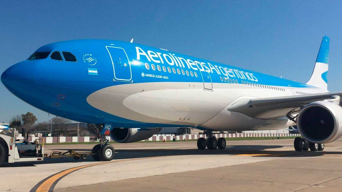 Tras los paros y asambleas, Aerolíneas Argentinas convocó a los gremios para rediscutir paritarias