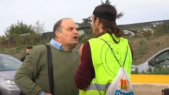 Automovilistas furiosos sacaron a los empujones a un grupo de piqueteros que cortaba una ruta