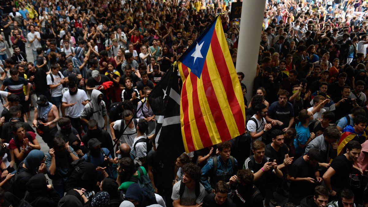 El embajador español sobre el conflicto en Barcelona: Es una minoría de gamberros que están aprovechando la ocasión