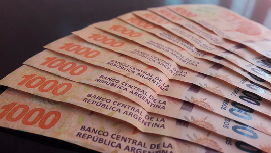 Para no ser considerada pobre, una familia necesitó cobrar más de dos salarios mínimos en la Argentina