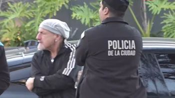 Gustavo Sofovich chocó con una moto en Palermo. (Foto: captura A24)