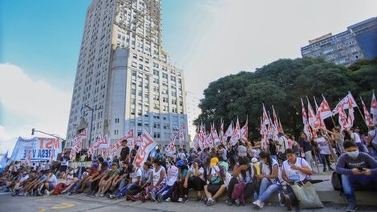 Piqueteros levantaron el acampe y permanecen en alerta tras conseguir una promesa de Victoria Tolosa Paz