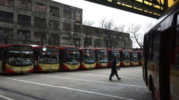 Por una interna gremial, paran por 24 horas 80 líneas de colectivos del AMBA, la provincia y el interior
