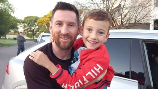 Luego de conocer a Scaloni, el pequeño fan de la Selección Argentina cumplió su sueño y abrazó a Lionel Messi