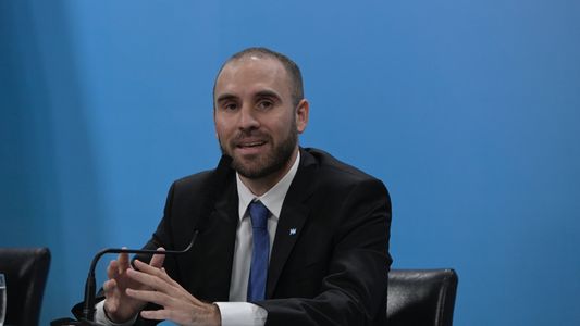 El Gobierno prepara medidas para frenar la fuga de dólares, pero negaron que llegue un súper cepo