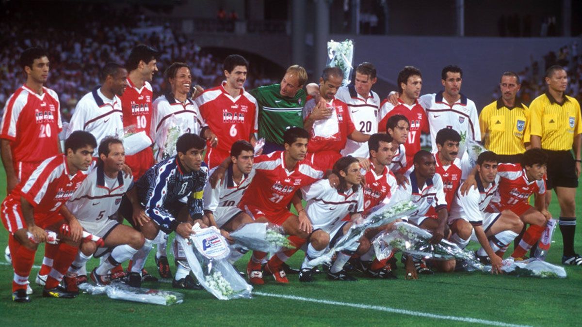 Irán y Estados Unidos definen un partido clave en el mundial de Qatar. Un enfrentamiento que supera el campo de juego. En 1998