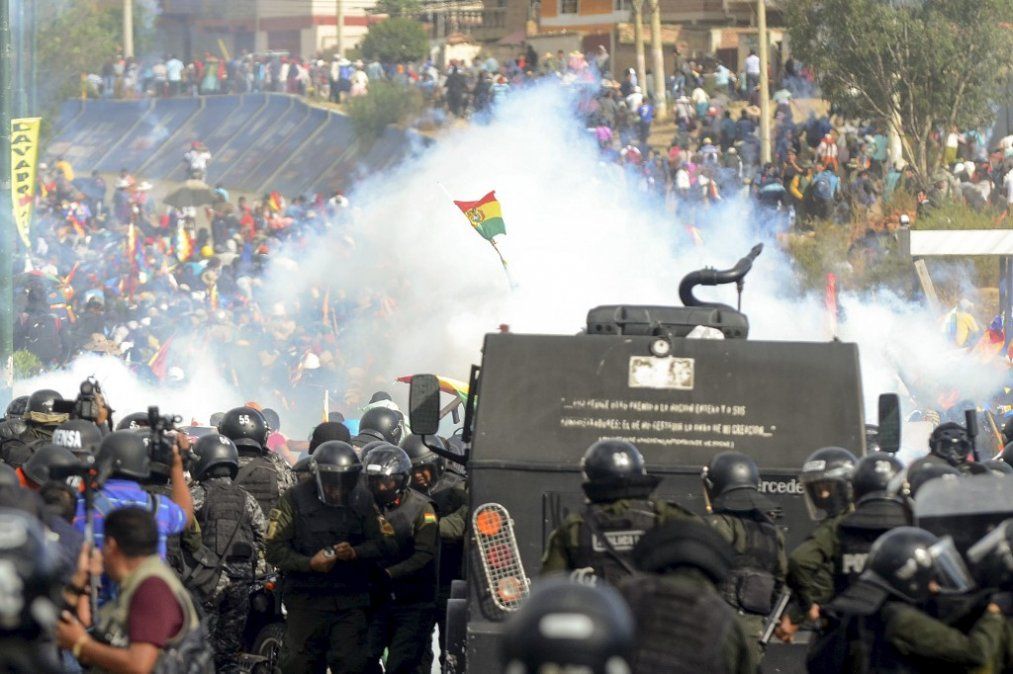Ocho muertos por la represión policial de una protesta masiva en Cochabamba