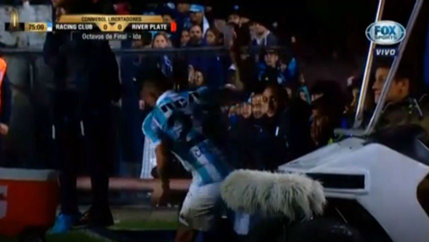 Centurión salió reemplazado a falta de 15 minutos y estalló de bronca