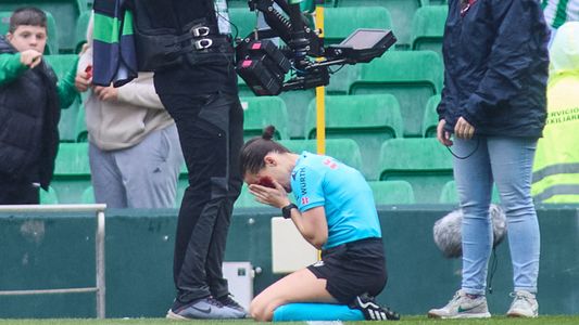 Escalofriante: se conoció el video del accidente que sufrió una jueza de línea en pleno partido