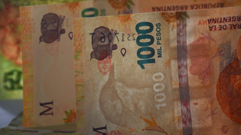 Se quiere salvar con un error raro en un billete de $ 1000 y no paran de bardearlo