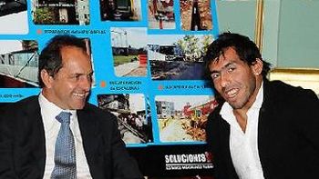 Daniel Scioli se reunió con Carlos Tevez por obras y solidaridad