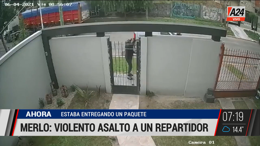 Así motochorros atacan y roban a un delivery en Merlo