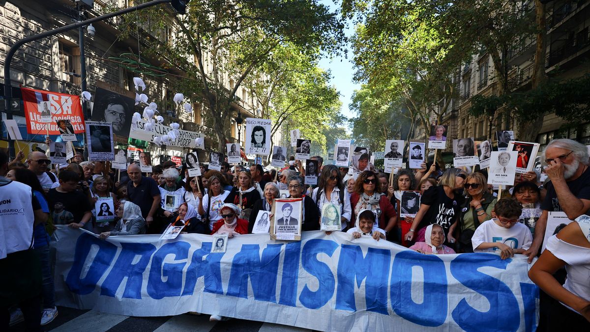 Los organismos de derechos humanos leyeron un documento con críticas al Gobierno de Javier Milei. (Foto: Reuters).