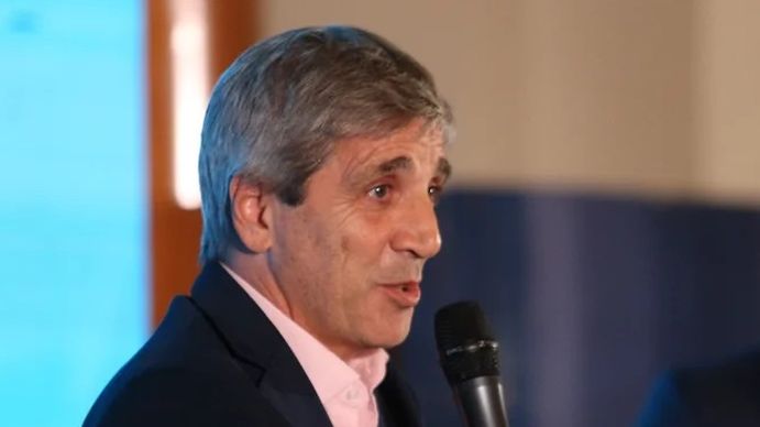 Luis Caputo: La gente está soportando esto, aprovechémoslo