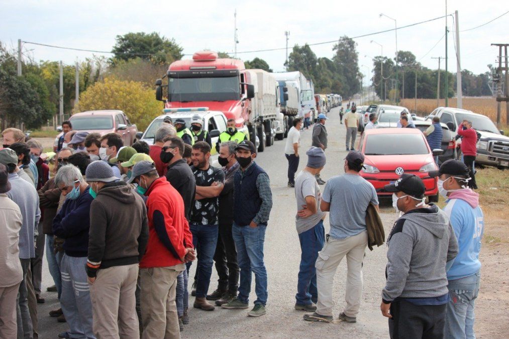 Tras cortar una ruta interprovincial, productores de Córdoba se reúnen con autoridades de San Luis