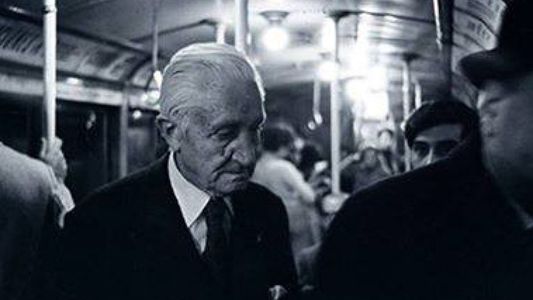 Arturo Illia: un presidente austero que estuvo preso por no saludar a los nazis y bajó la deuda externa