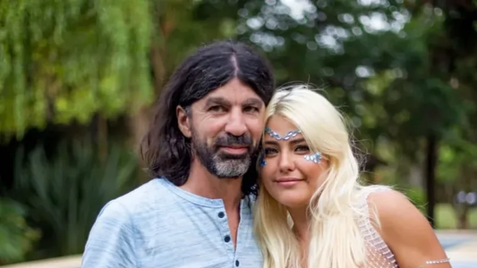 Insólita denuncia de una mujer contra un dirigente de Racing: Me robó un consolador... Si lo quiere que se compre uno