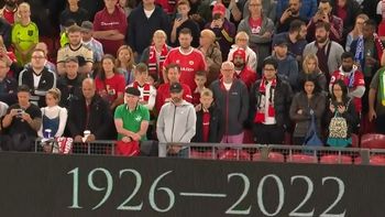 El estremecedor minuto de silencio en Old Trafford en homenaje a la Reina Isabel II