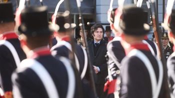 Javier Milei restituirá la custodia del sable corvo de San Martín a los Granaderos