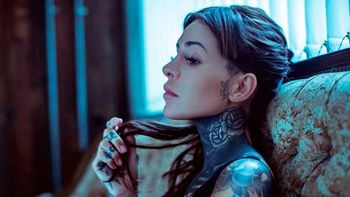 Candelaria Tinelli se desnudó por completo en Esquel