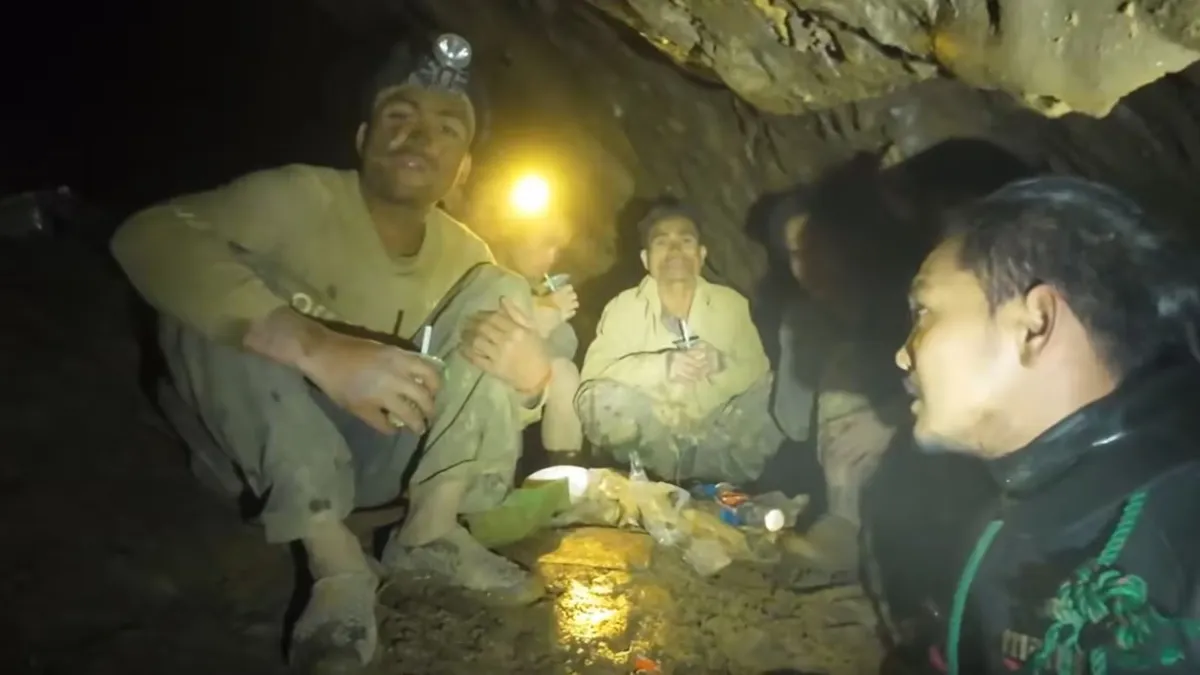 Los hombres hab&iacute;an quedado atrapados cuando la cueva se inund&oacute; tras una tormenta. (Foto: captura de video Facebook/SeascoutDiving).